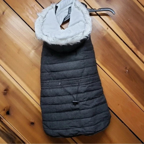 😍NEW! Cinched Waist with Faux Fur Trimmed Hood Dog Vest / Coat / Jacket - Picture 1 of 3